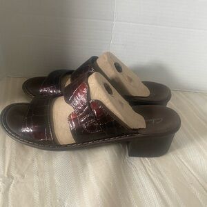 Clarks Women's Deanna brown Croc Print patent Leather Slide Sandals size 9